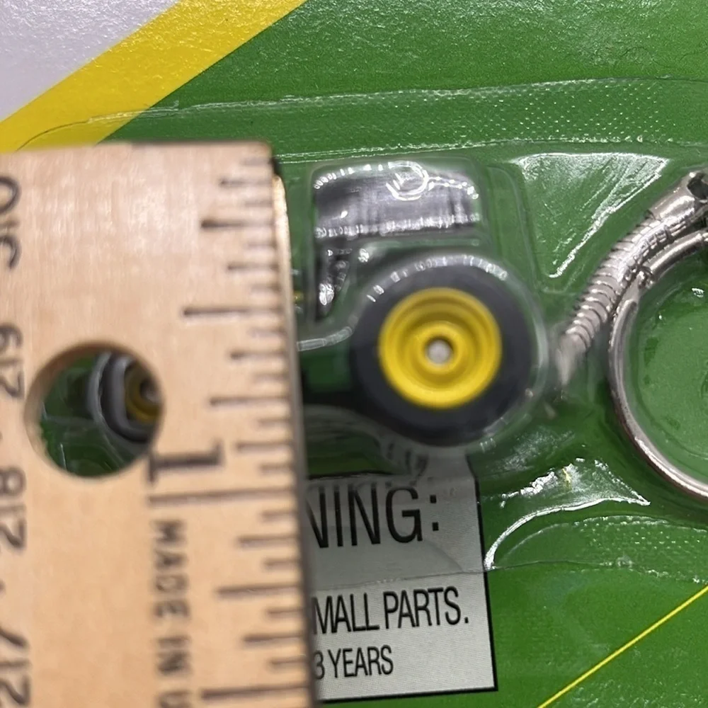 John Deere Tractor Keychain New in Box 1998 Green Ertl